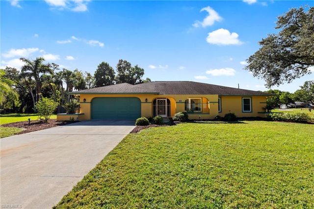 7810 Deni DR, North Fort Myers, FL 33917