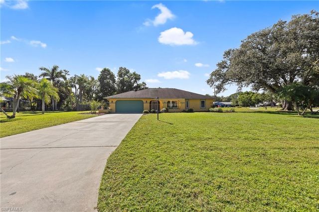 7810 Deni DR, North Fort Myers, FL 33917