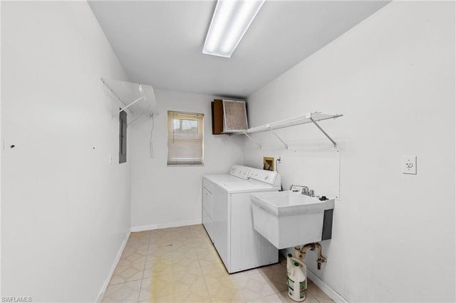 7810 Deni DR, North Fort Myers, FL 33917
