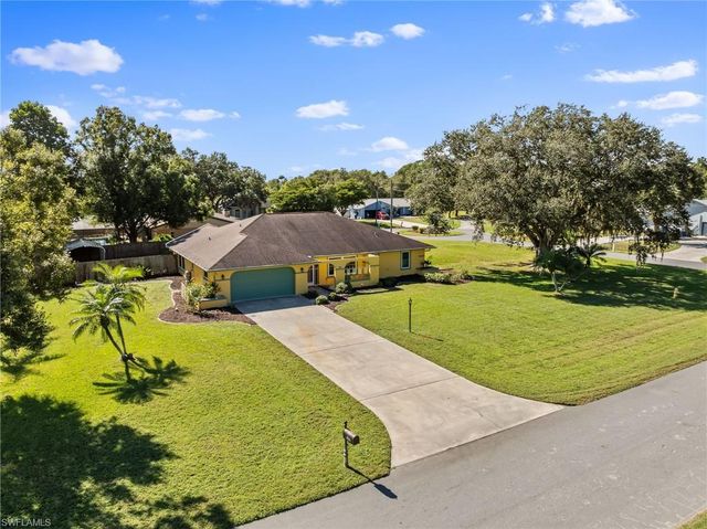 7810 Deni DR, North Fort Myers, FL 33917