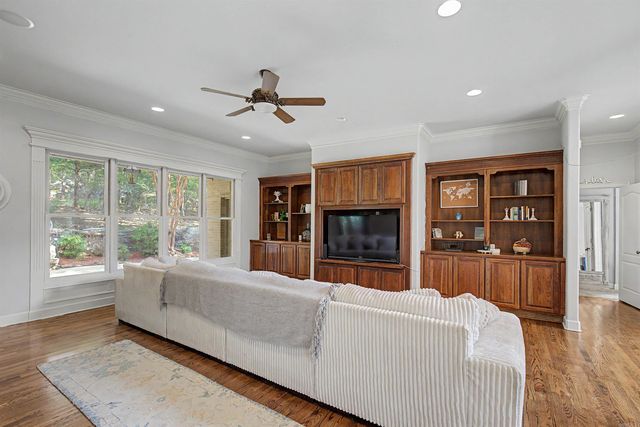 13 Somersett Dr, Roland, AR 72135