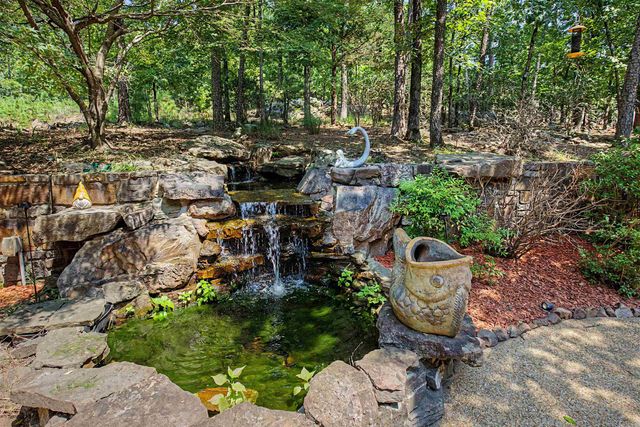 13 Somersett Dr, Roland, AR 72135