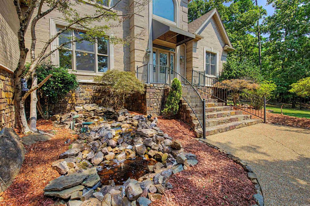 13 Somersett Dr, Roland, AR 72135