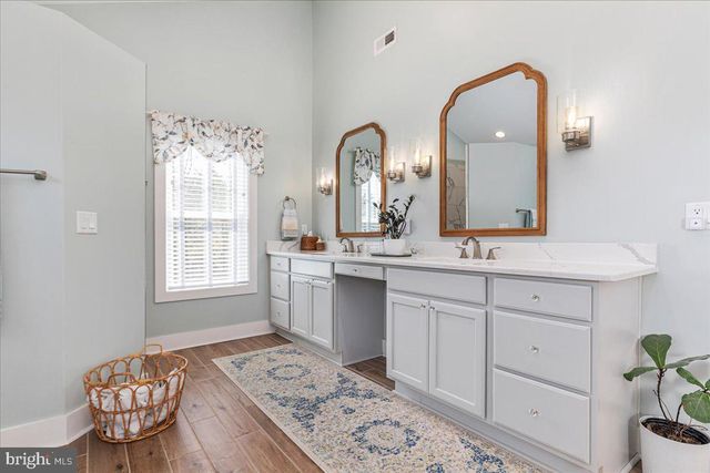 10 CARDINAL CREST DR, Fredericksburg, VA 22406