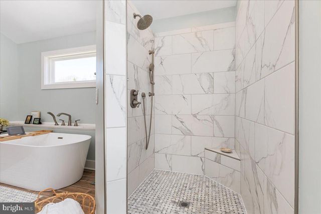 10 CARDINAL CREST DR, Fredericksburg, VA 22406