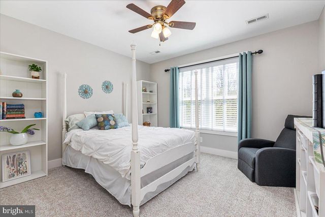 10 CARDINAL CREST DR, Fredericksburg, VA 22406