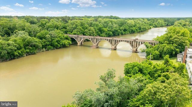 10 CARDINAL CREST DR, Fredericksburg, VA 22406