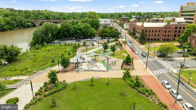 10 CARDINAL CREST DR, Fredericksburg, VA 22406