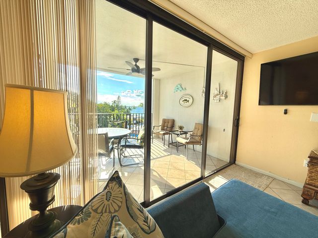 104350 Overseas Hwy Apt B403 Slip 11, Key Largo, FL 33037