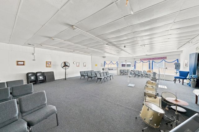 1467 S Main St, Fall River, MA 02724