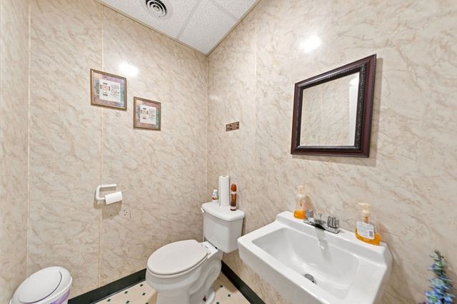1467 S Main St, Fall River, MA 02724