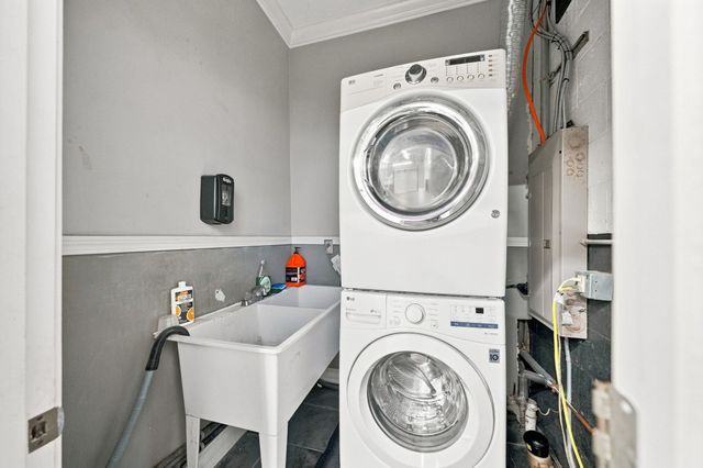 1467 S Main St, Fall River, MA 02724
