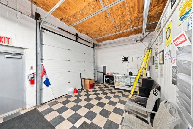 1467 S Main St, Fall River, MA 02724