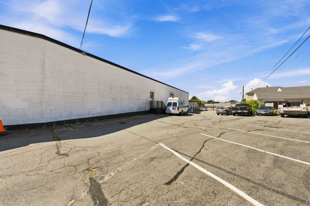 1467 S Main St, Fall River, MA 02724