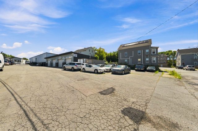 1467 S Main St, Fall River, MA 02724