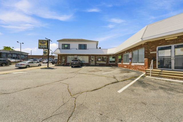 1467 S Main St, Fall River, MA 02724