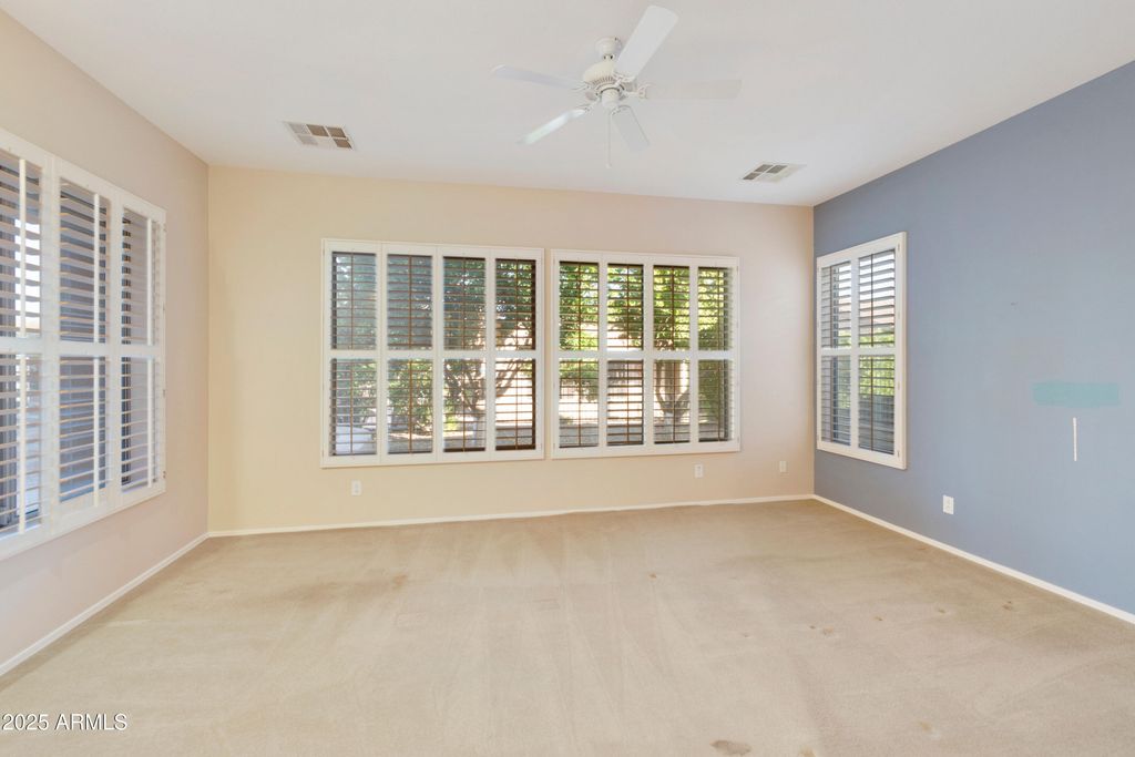 Image 12 of property listing at 4460 E Carob Drive, Gilbert, AZ 85298