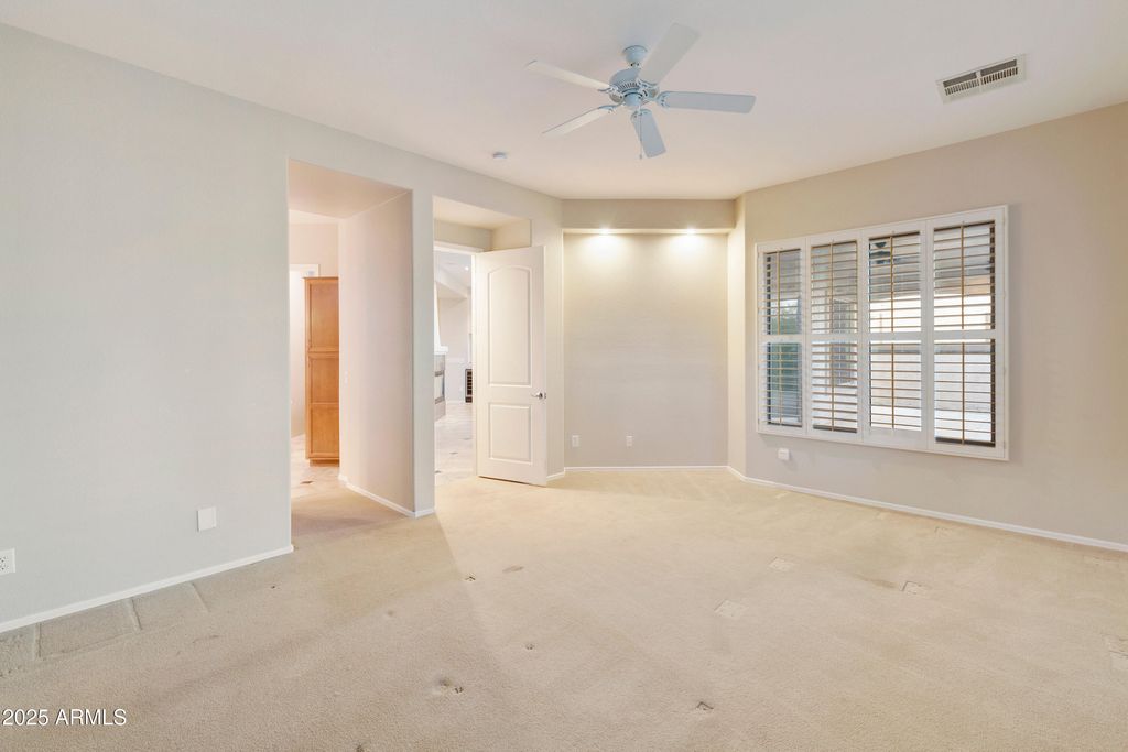 Image 13 of property listing at 4460 E Carob Drive, Gilbert, AZ 85298