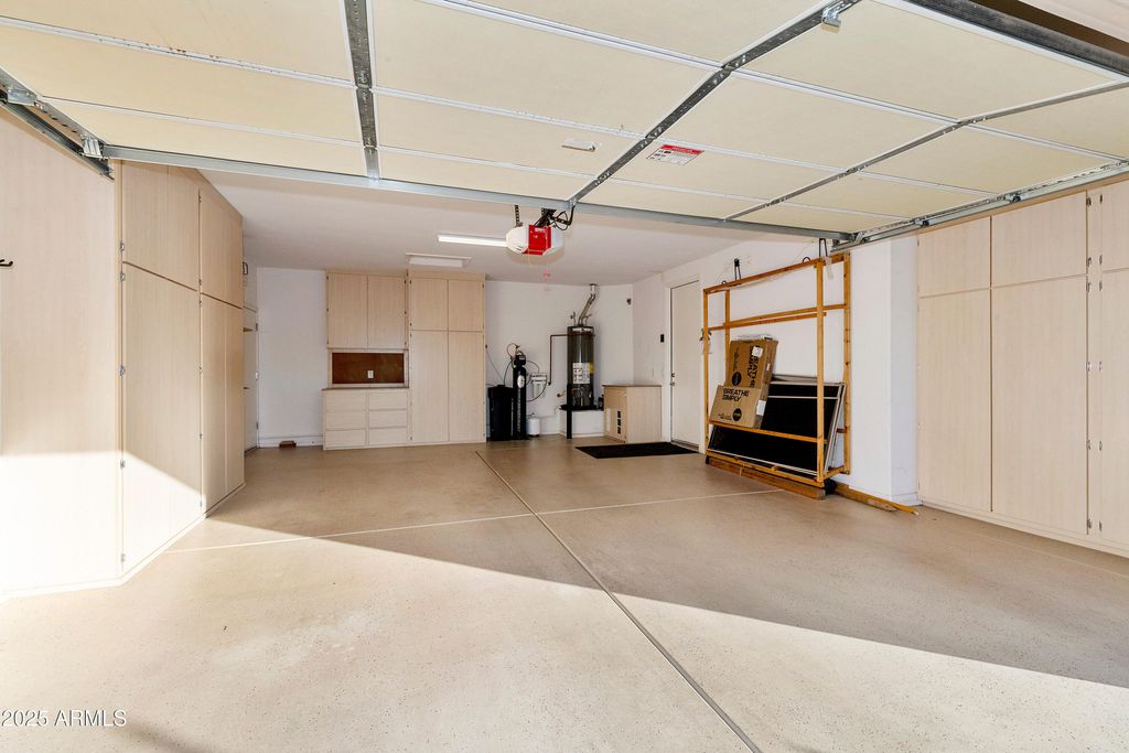 Image 25 of property listing at 4460 E Carob Drive, Gilbert, AZ 85298