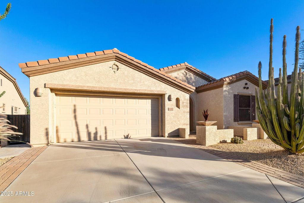 Image 3 of property listing at 4460 E Carob Drive, Gilbert, AZ 85298