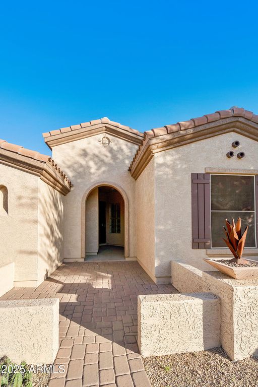 Image 4 of property listing at 4460 E Carob Drive, Gilbert, AZ 85298