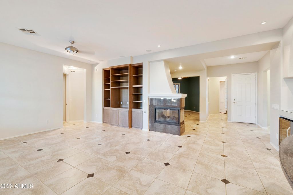 Image 7 of property listing at 4460 E Carob Drive, Gilbert, AZ 85298