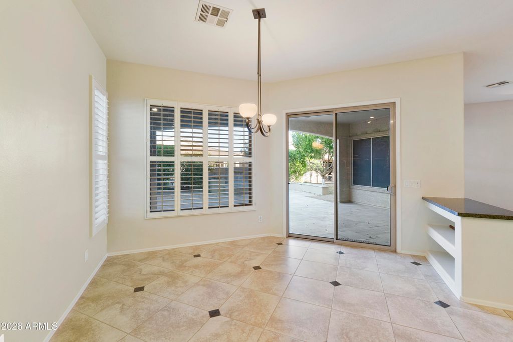 Image 8 of property listing at 4460 E Carob Drive, Gilbert, AZ 85298