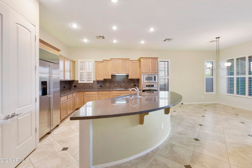 Image 9 of property listing at 4460 E Carob Drive, Gilbert, AZ 85298