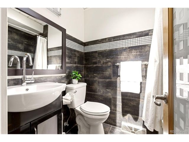 1360 S Dahlia St, Denver, CO 80222