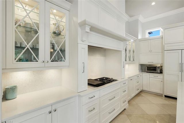 2558 Escada CT, Naples, FL 34109
