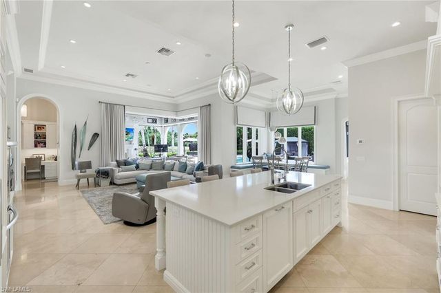 2558 Escada CT, Naples, FL 34109
