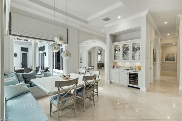 2558 Escada CT, Naples, FL 34109