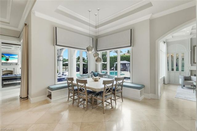 2558 Escada CT, Naples, FL 34109