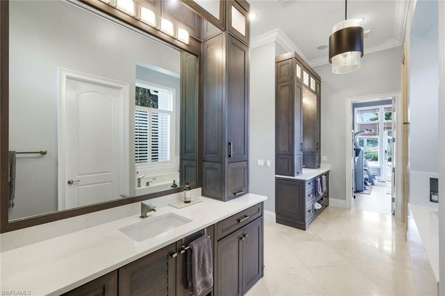 2558 Escada CT, Naples, FL 34109