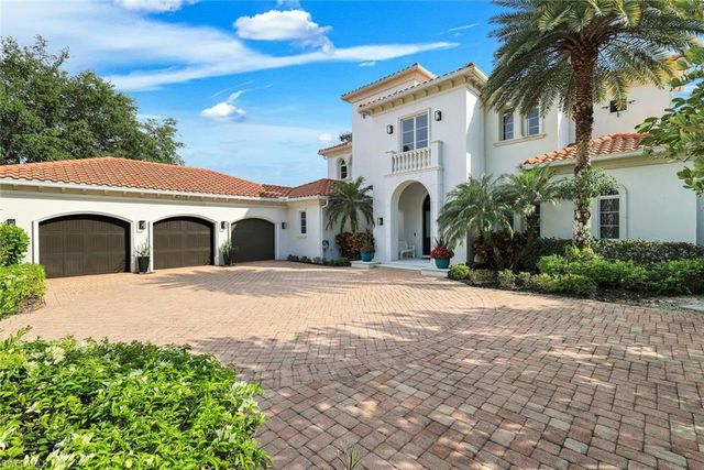 2558 Escada CT, Naples, FL 34109