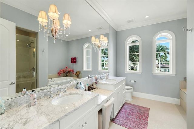 2558 Escada CT, Naples, FL 34109