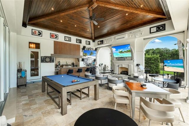 2558 Escada CT, Naples, FL 34109