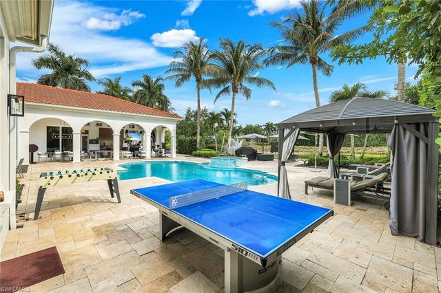 2558 Escada CT, Naples, FL 34109