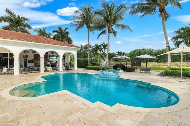 2558 Escada CT, Naples, FL 34109