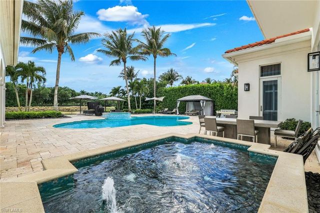 2558 Escada CT, Naples, FL 34109