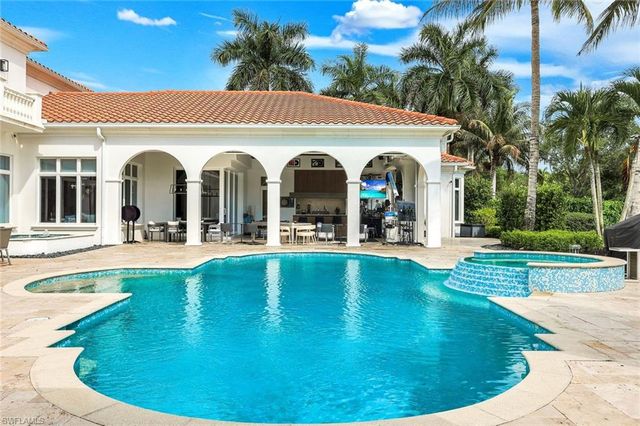 2558 Escada CT, Naples, FL 34109