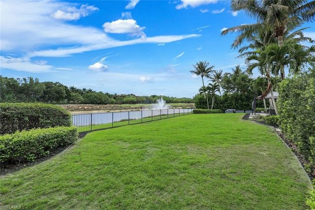 2558 Escada CT, Naples, FL 34109