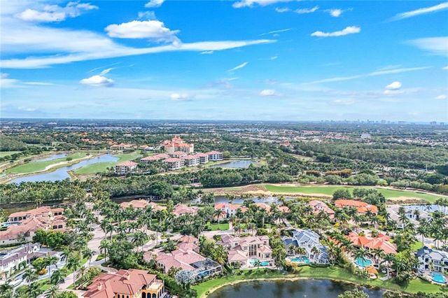 2558 Escada CT, Naples, FL 34109