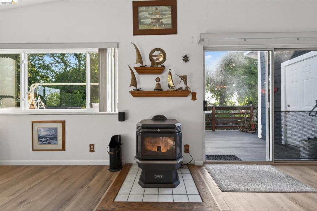 Image 11 of property listing at 5014 Sandmound Blvd, Oakley, CA 94561