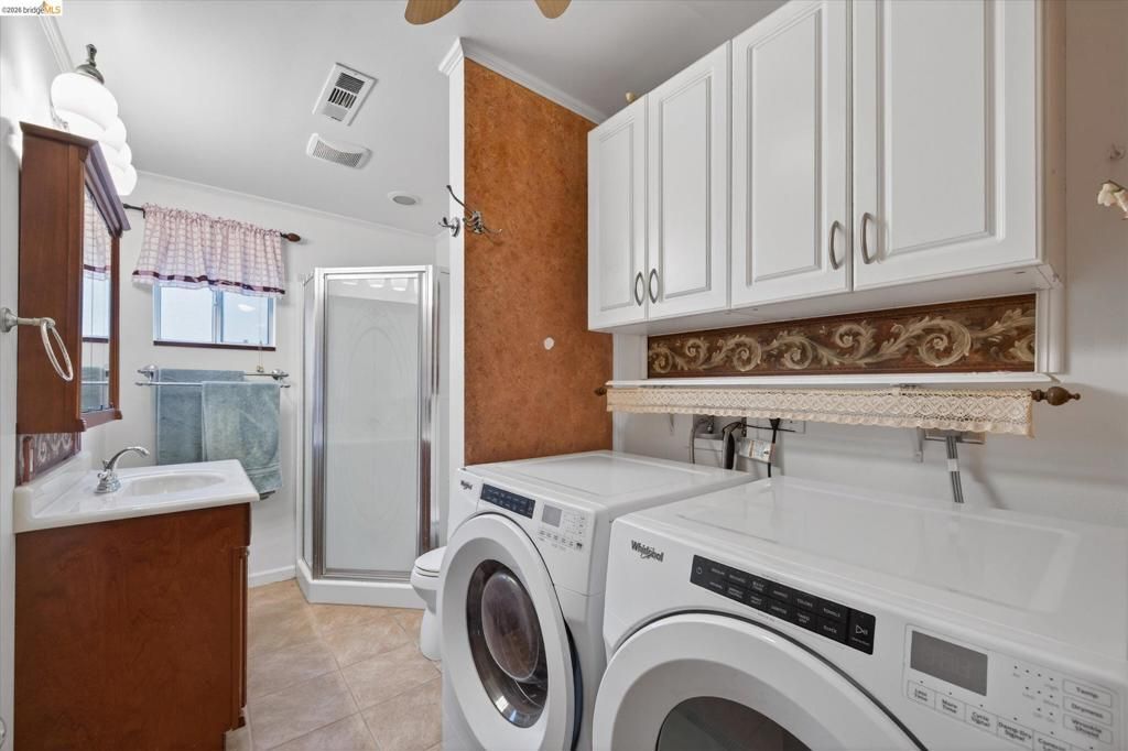 Image 12 of property listing at 5014 Sandmound Blvd, Oakley, CA 94561