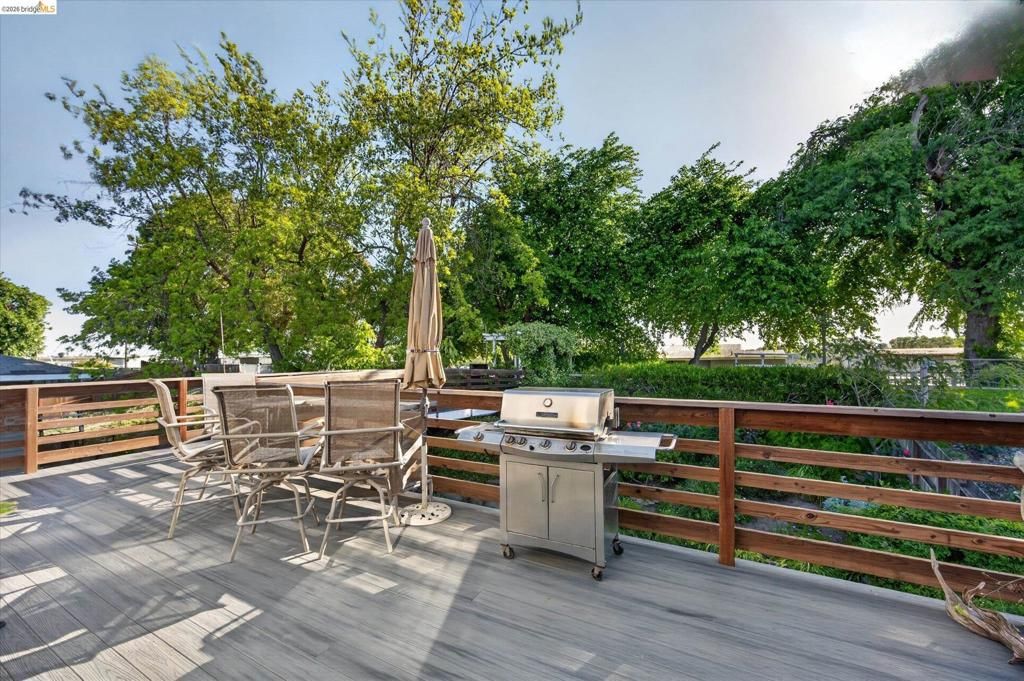 Image 18 of property listing at 5014 Sandmound Blvd, Oakley, CA 94561