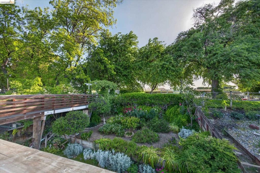 Image 20 of property listing at 5014 Sandmound Blvd, Oakley, CA 94561