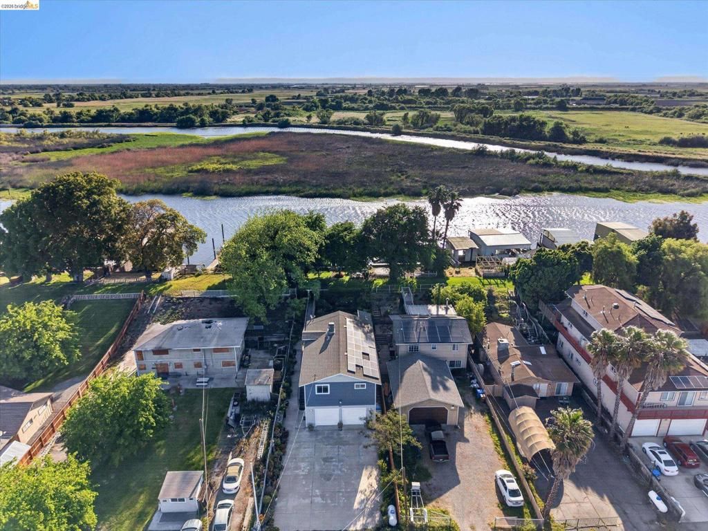 Image 28 of property listing at 5014 Sandmound Blvd, Oakley, CA 94561