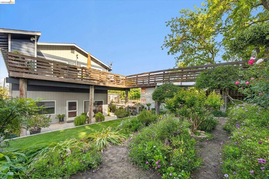 Image 37 of property listing at 5014 Sandmound Blvd, Oakley, CA 94561