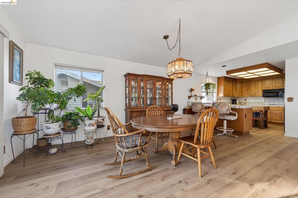 Image 8 of property listing at 5014 Sandmound Blvd, Oakley, CA 94561